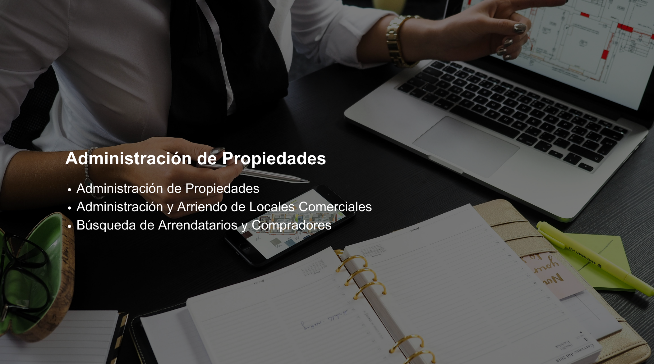 Elegant house with swimming pool in exclusive neighborhood